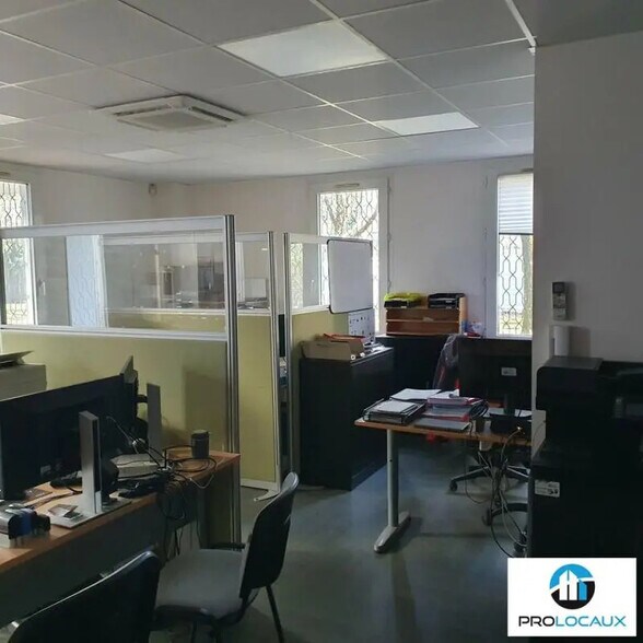 Bureau dans SAINT EGREVE à vendre - Photo intérieure - Image 2 de 18