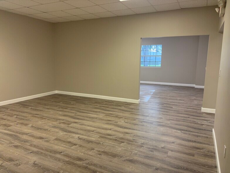 5580 ZIP Dr, Fort Myers, FL à louer - Photo du bâtiment - Image 2 de 5