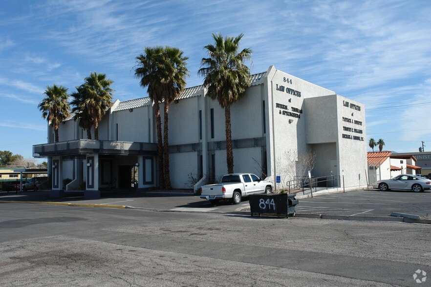 844 E Sahara Ave, Las Vegas, NV à louer - Photo du bâtiment - Image 3 de 78