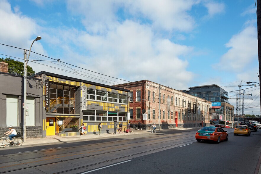 358-376 Dufferin St, Toronto, ON à louer - Photo du bâtiment - Image 2 de 4