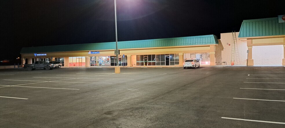 631-737 W Hobsonway Blvd, Blythe, CA à louer - Photo du bâtiment - Image 2 de 10