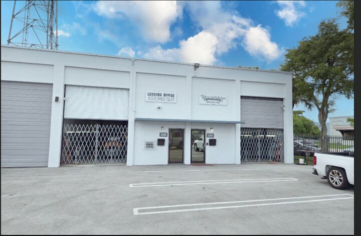5220-5296 NW 163rd St, Miami Lakes, FL à louer - Photo du bâtiment - Image 3 de 17