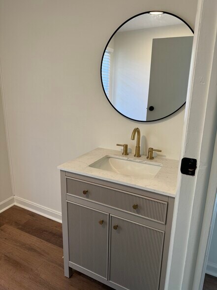 715 NE Main St, Simpsonville, SC à louer - Photo du bâtiment - Image 3 de 6