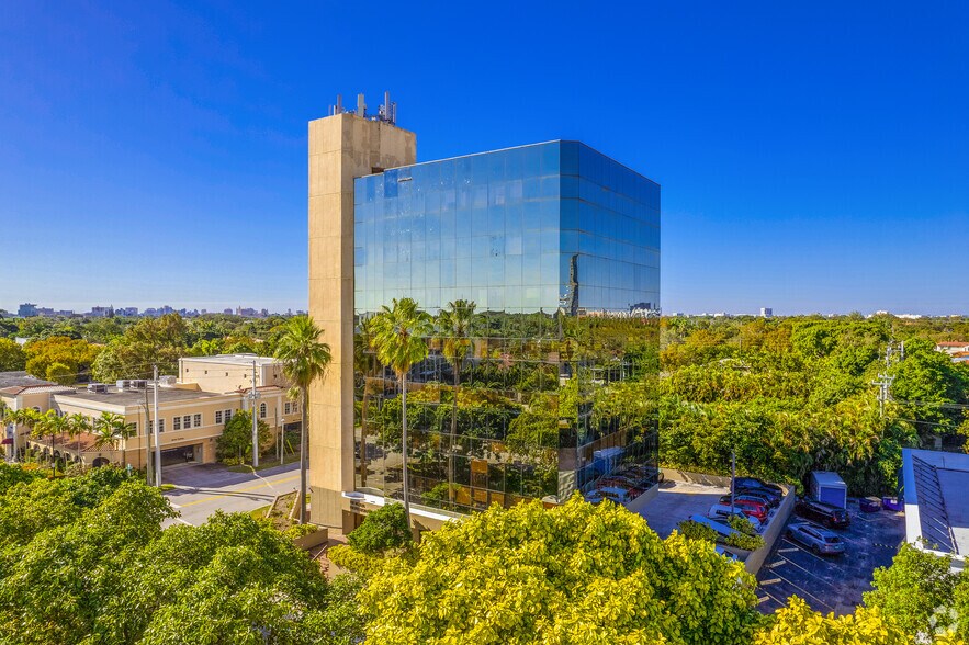 2730 SW 3rd Ave, Miami, FL à louer - Photo du bâtiment - Image 1 de 4