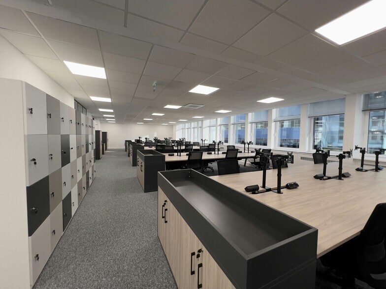 32-38 Dukes Pl, Londres à louer - Photo du bâtiment - Image 3 de 31