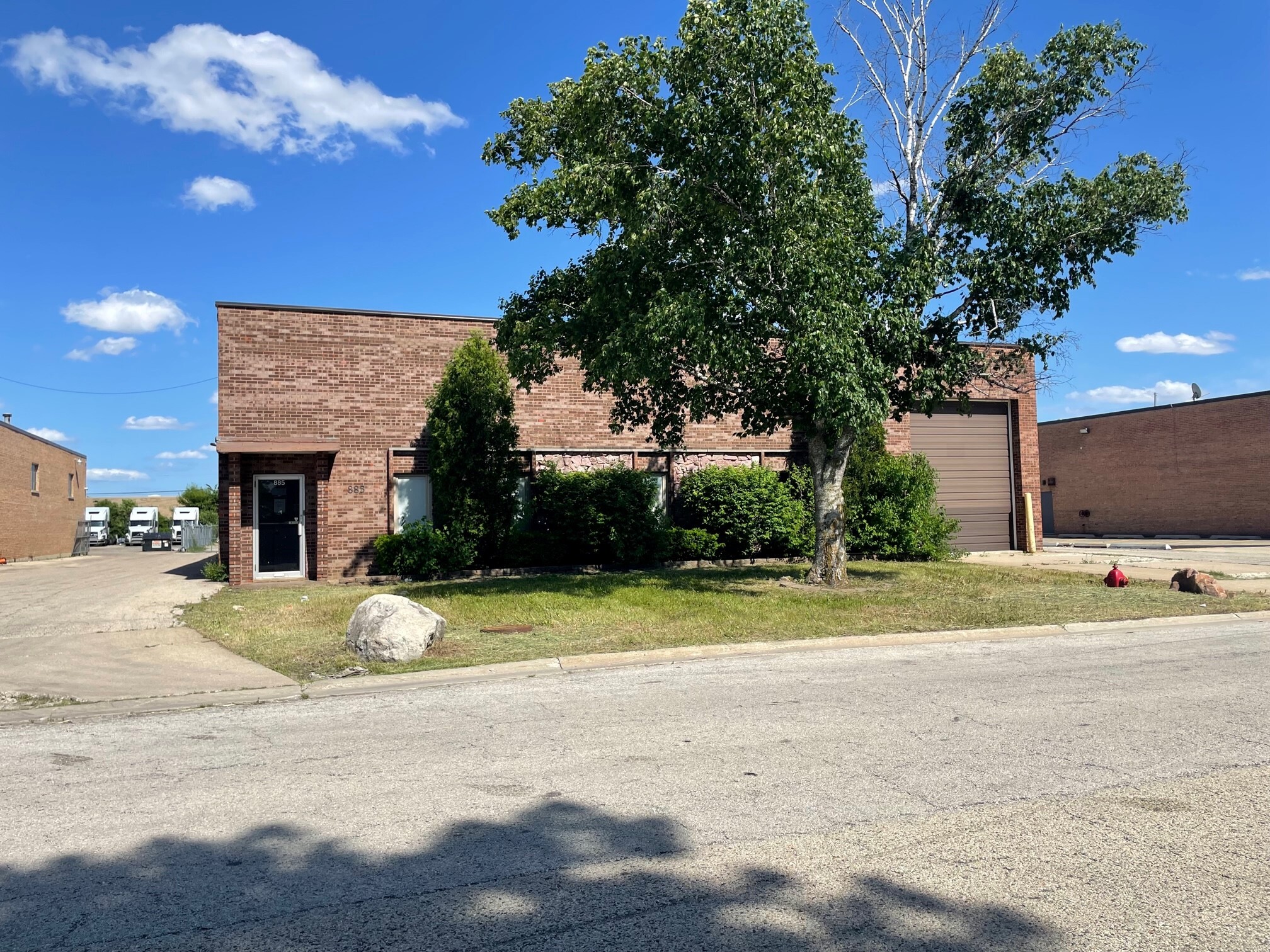 885 Lively Blvd, Wood Dale, IL for lease Building Photo- Image 1 of 2