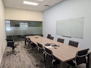 76 Watertown Rd, Thomaston, CT à louer Photo du bâtiment- Image 2 de 5