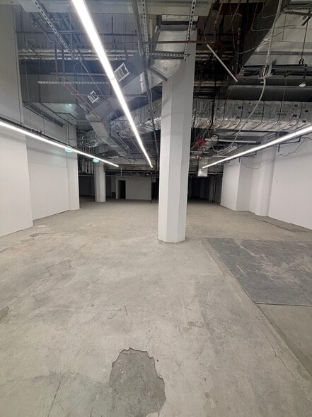 184-198 Kent Ave, Brooklyn, NY for lease - Building Photo - Image 3 of 5