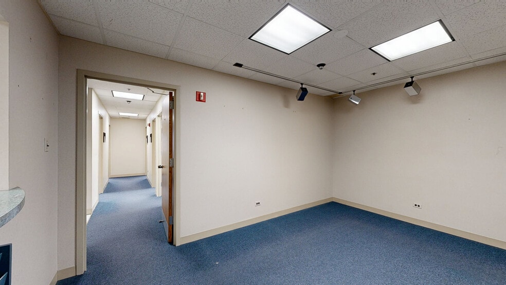 3825 Highland Ave, Downers Grove, IL for lease - Matterport 3D Scan - Image 2 of 27