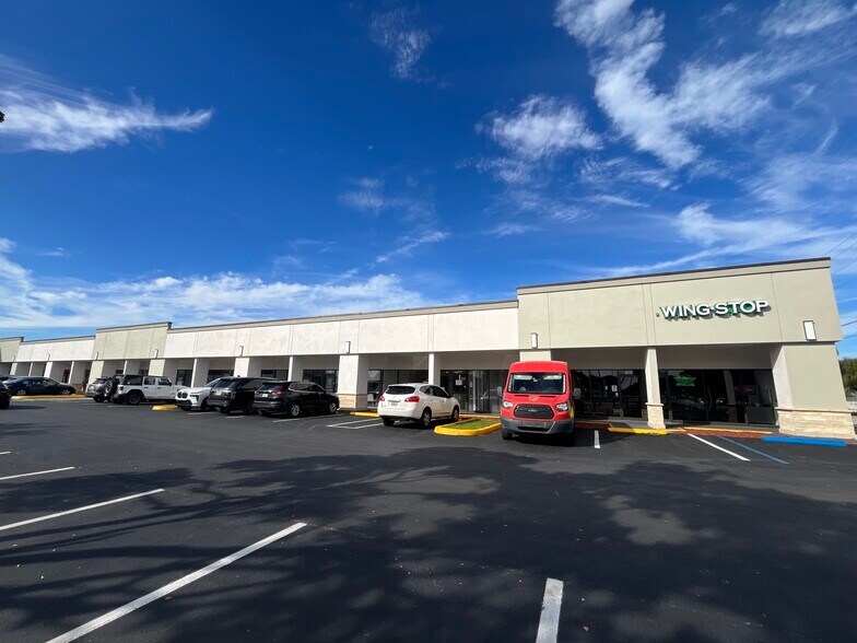 805-865 NW 119 St, Miami, FL à louer - Photo du bâtiment - Image 2 de 13