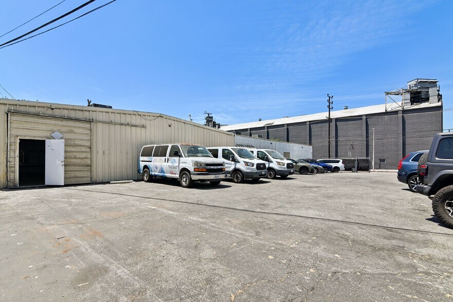 850-858 Lillian Way, Los Angeles, CA à louer - Photo du bâtiment - Image 3 de 8