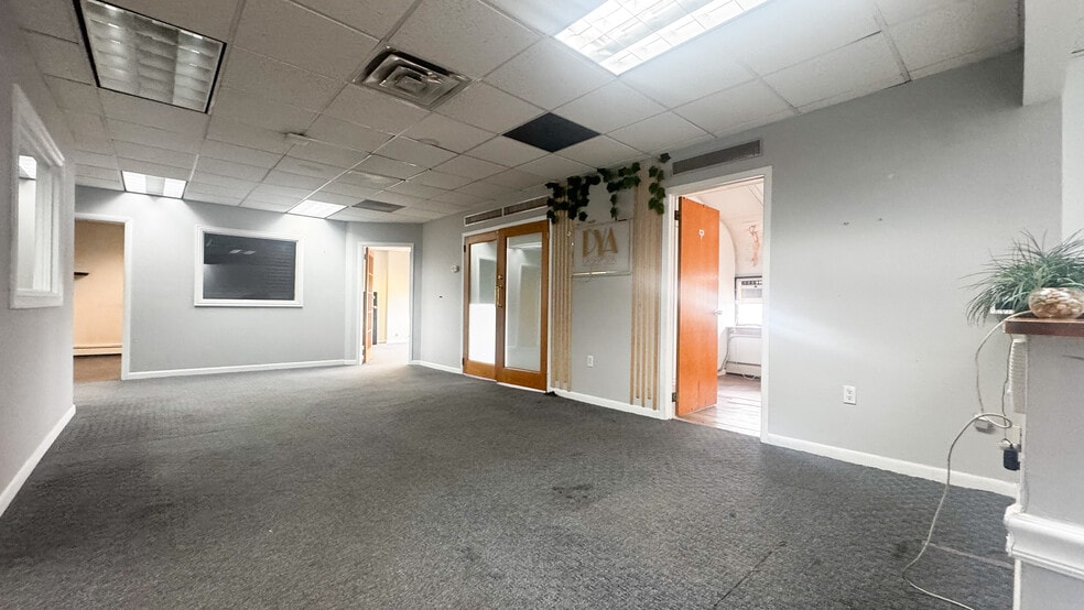 36-12 34th Ave, Long Island City, NY for lease - Building Photo - Image 2 of 12
