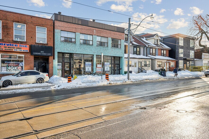 841 Gerrard St E, Toronto, ON à vendre - Photo du bâtiment - Image 2 de 10