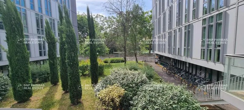 Office in Lyon for lease - Building Photo - Image 3 of 21