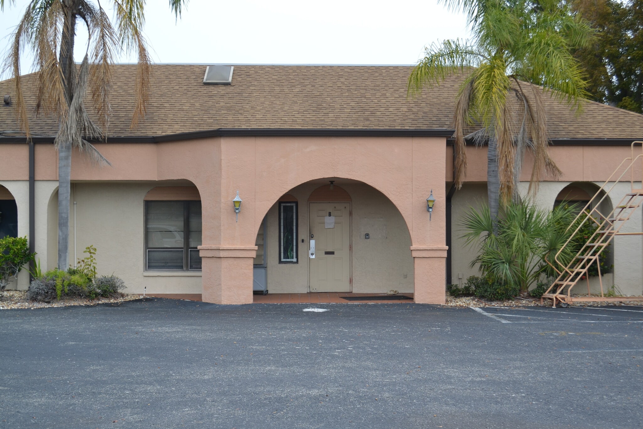 2665 Oak Ridge Ct, Fort Myers, FL for lease Primary Photo- Image 1 of 5