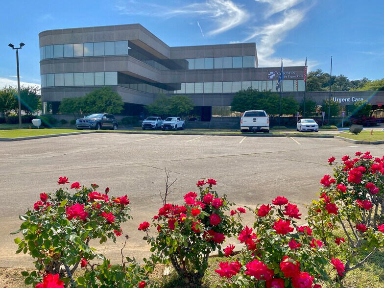 9300 Mansfield Rd, Shreveport, LA à louer - Photo du bâtiment - Image 1 de 1