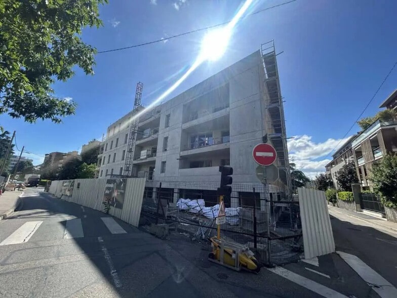 Office in Tassin-la-Demi-Lune for sale - Building Photo - Image 2 of 11