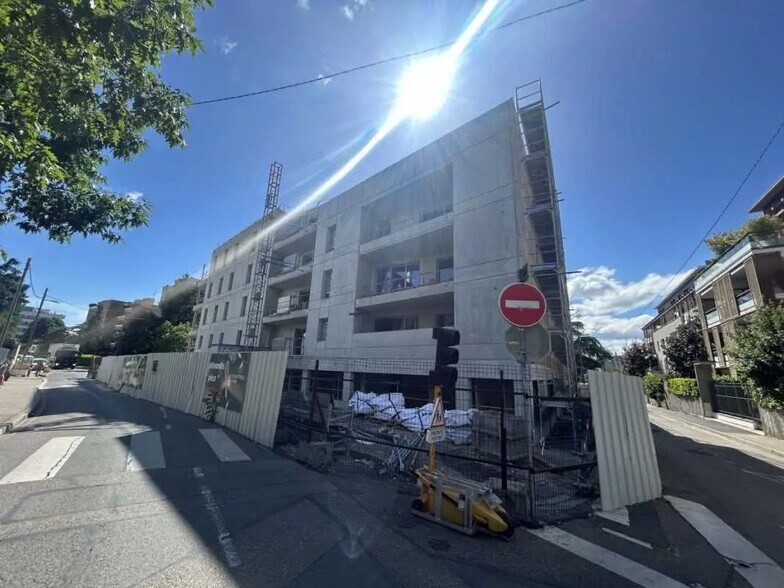 Bureau dans Tassin-la-Demi-Lune à vendre - Photo du bâtiment - Image 2 de 11