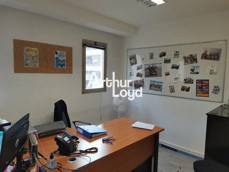 Office in Saint-Laurent-du-Var for lease - Interior Photo - Image 2 of 6