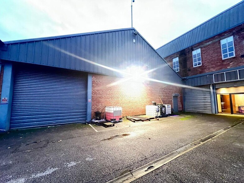 Edwards Ln, Liverpool à louer - Photo du bâtiment - Image 2 de 37