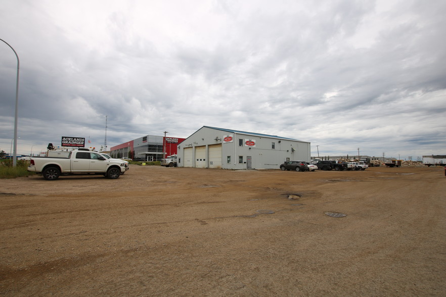 260 MacKay Cres, Fort McMurray, AB for sale - Building Photo - Image 3 of 7