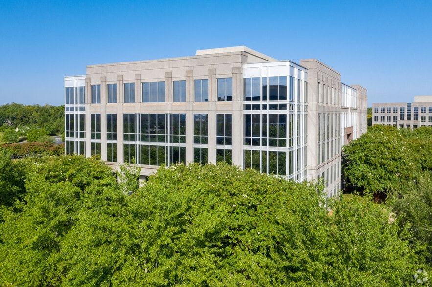 10735 David Taylor Dr, Charlotte, NC for lease - Building Photo - Image 2 of 33