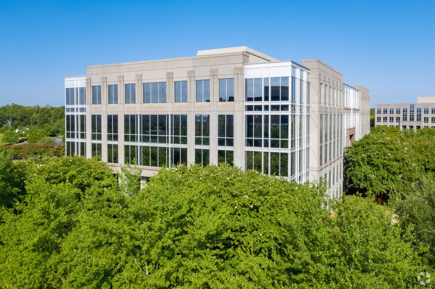 10735 David Taylor Dr, Charlotte, NC à louer - Photo du bâtiment - Image 2 de 33