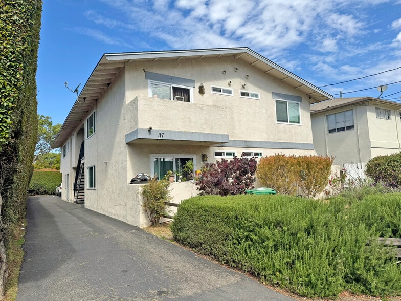 117 Magnolia Ave, Goleta, CA à vendre - Photo du bâtiment - Image 1 de 9