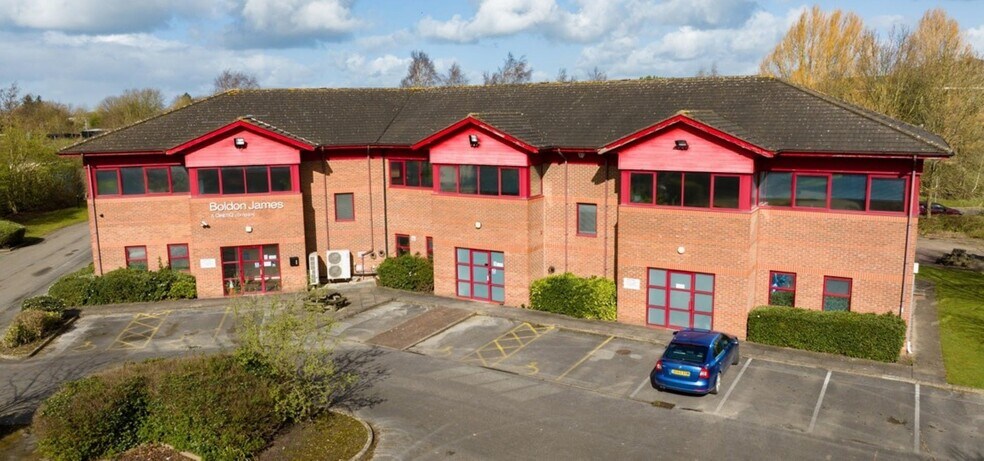 Westmere Dr, Crewe à louer - Photo du bâtiment - Image 1 de 8