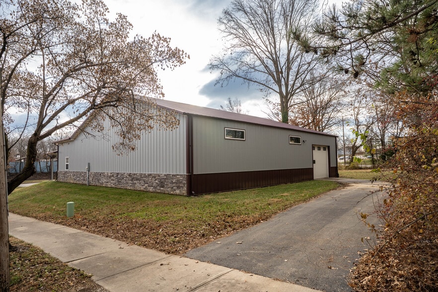 200 S Memorial Dr, Independence, MO for lease - Building Photo - Image 3 of 19