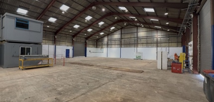 Fountainbleau, Newburgh for lease Interior Photo- Image 1 of 2