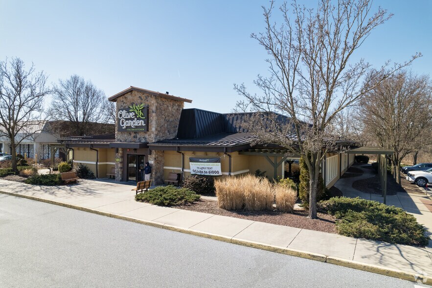 910 Plaza Blvd, Lancaster, PA à vendre - Photo du bâtiment - Image 2 de 5