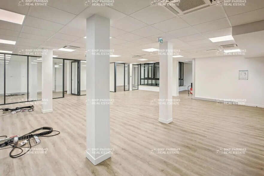 14 Rue De L'Ancienne Comedie, Paris à louer - Photo du bâtiment - Image 3 de 11