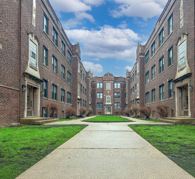 1351 W Touhy Ave, Chicago, IL for sale - Building Photo - Image 1 of 1