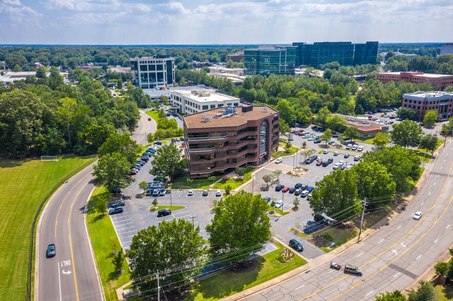 6525 N Quail Hollow Rd, Memphis, TN à louer - Photo du bâtiment - Image 2 de 9