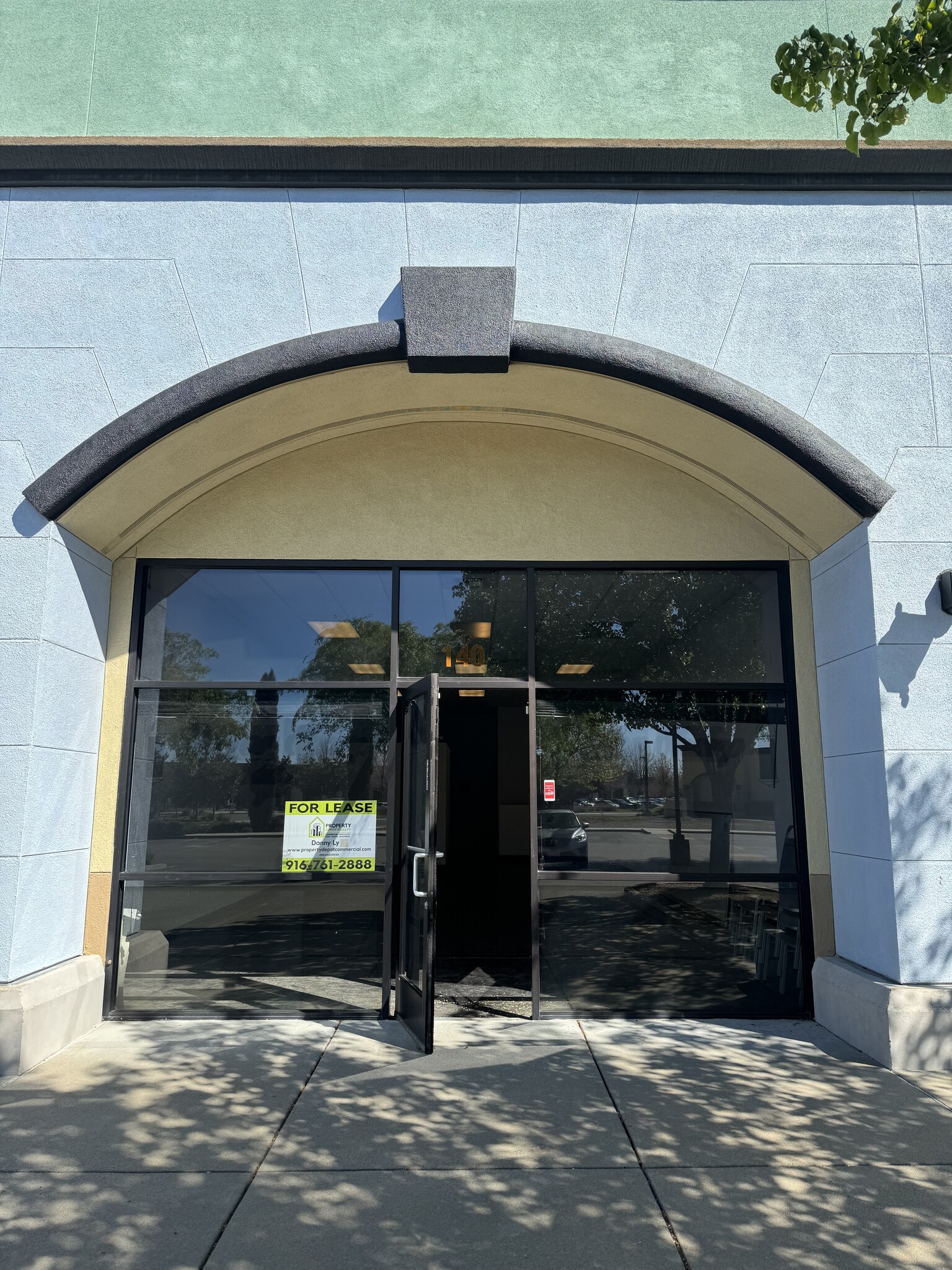 2513 W Taron Ct, Elk Grove, CA for lease Building Photo- Image 1 of 5