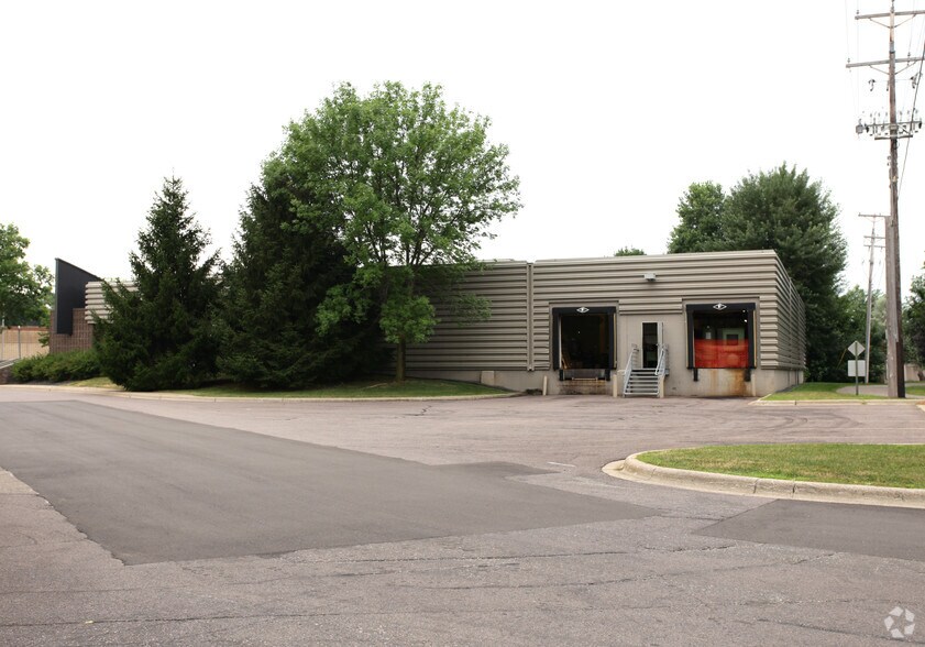 7500 W 27th St, Saint Louis Park, MN à vendre - Photo du bâtiment - Image 2 de 4