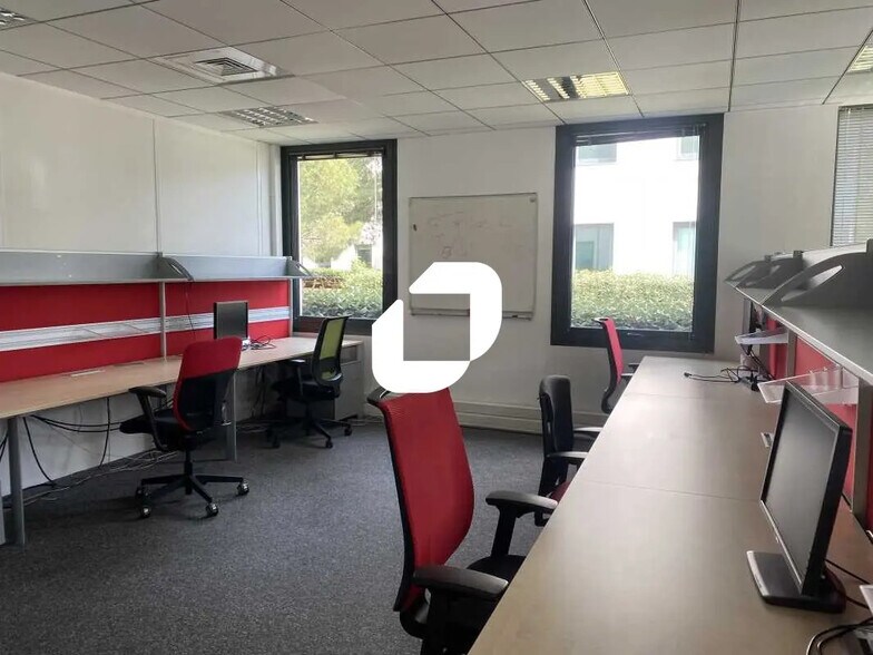 Office in Mérignac for lease - Building Photo - Image 3 of 7