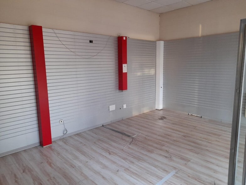 Avenida Virgen de Guadalupe, 42, Cáceres, Cáceres for sale - Building Photo - Image 2 of 16