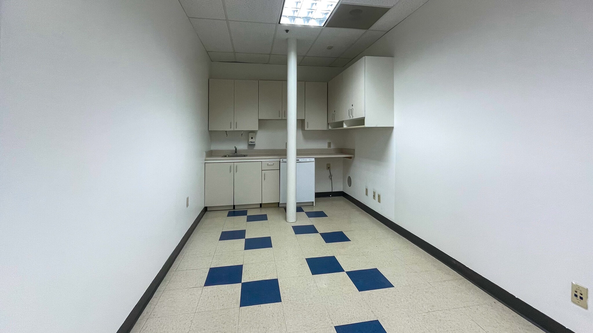 4-98 E 4th Ave, San Mateo, CA à louer Photo intérieure- Image 1 de 9