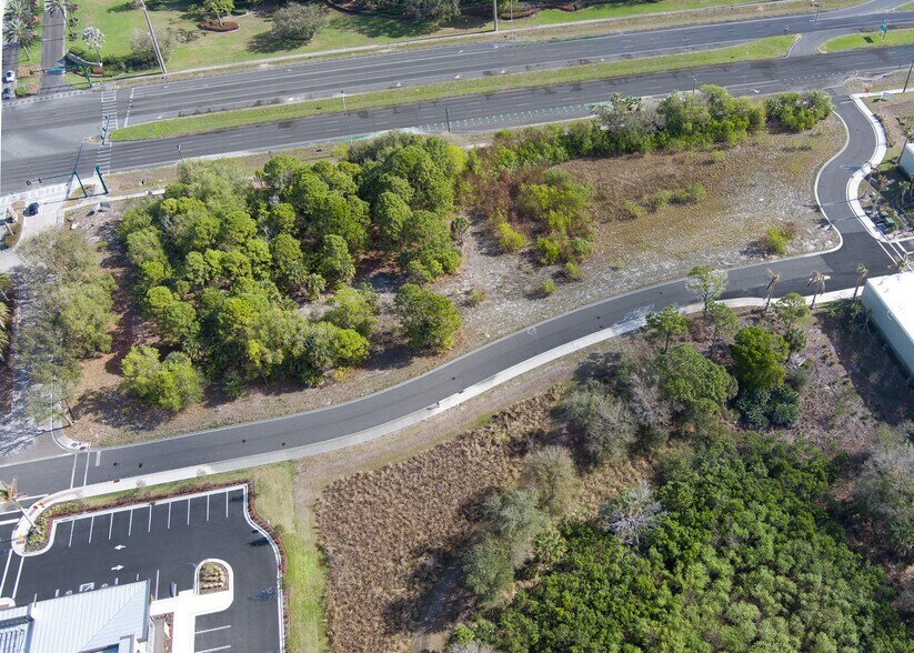 7050 SE Federal Hwy, Stuart, FL à vendre - Photo du bâtiment - Image 2 de 11