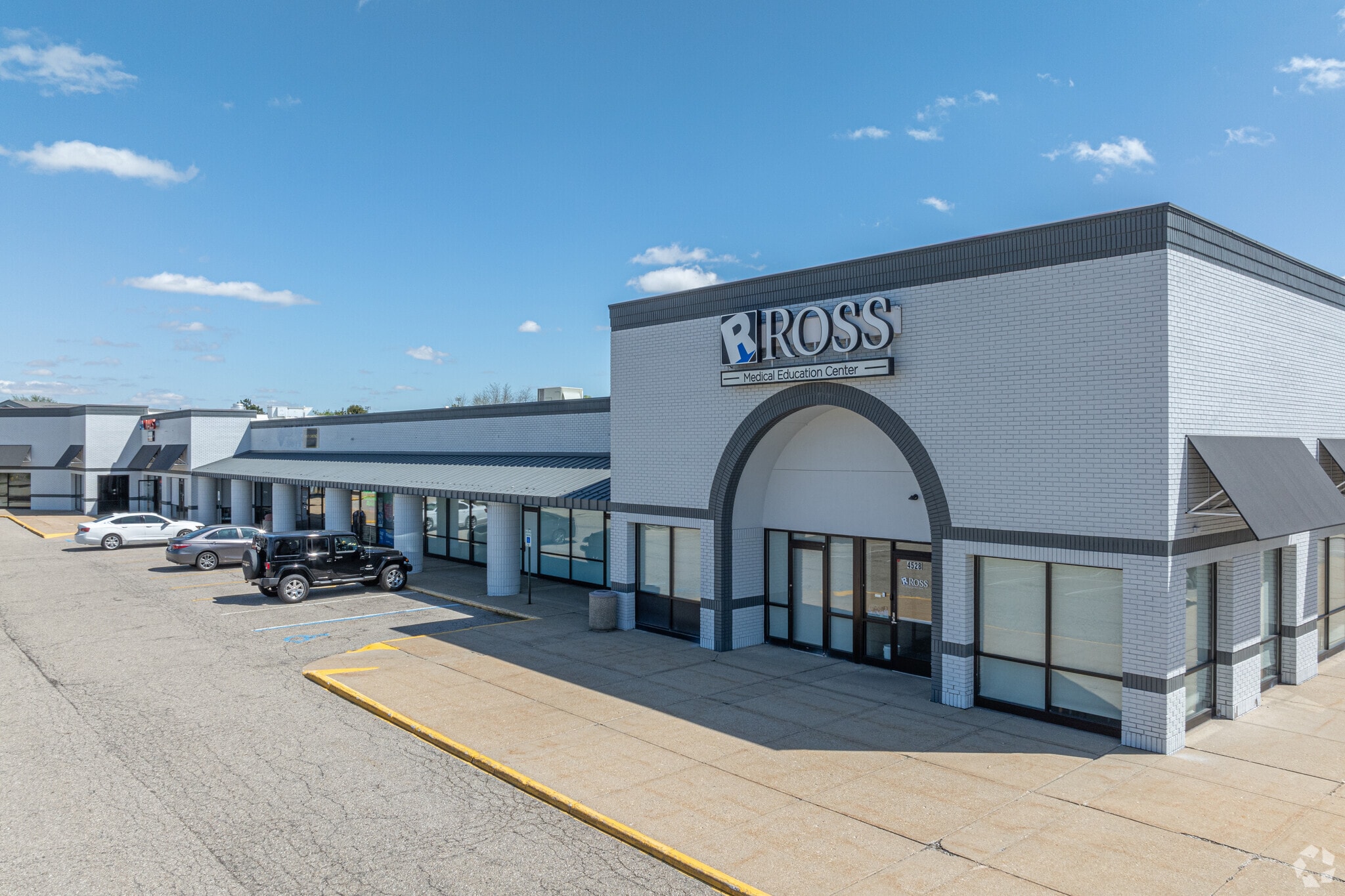 4450-4548 Breton Rd SE, Grand Rapids, MI for lease Building Photo- Image 1 of 7