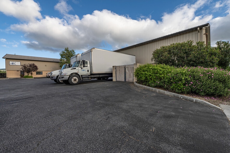 5145 Traffic Way, Atascadero, CA for sale - Primary Photo - Image 1 of 10