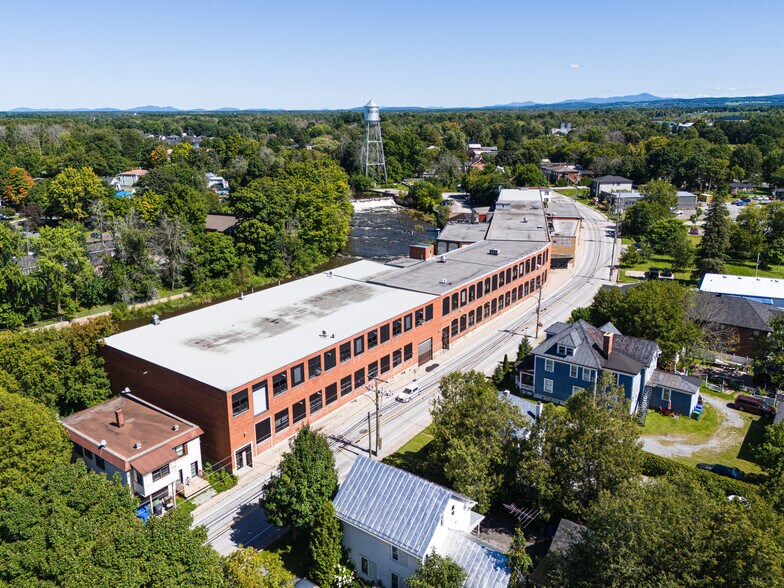 110 Rue De La Rivière, Bedford, QC à louer - Photo du bâtiment - Image 1 de 9