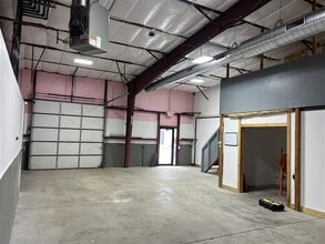 15 Minneakoning Rd, Flemington, NJ for lease Interior Photo- Image 2 of 7