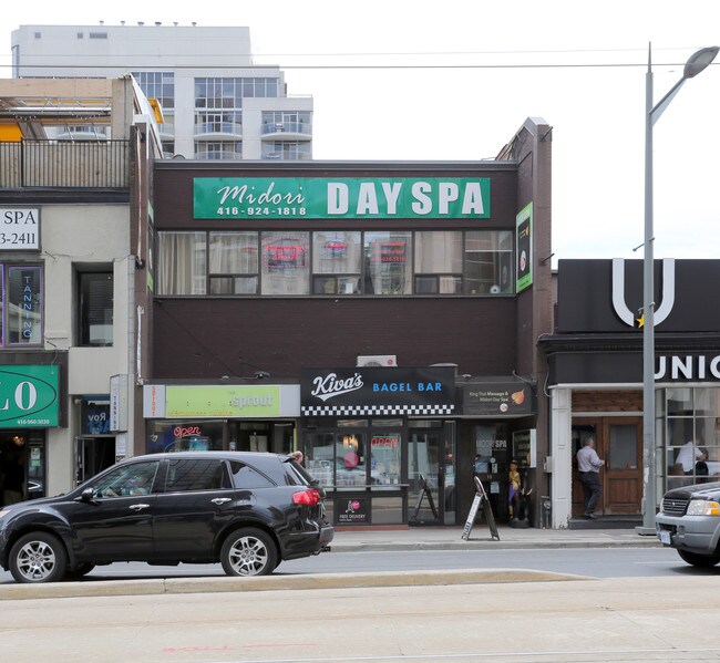 Plus de détails pour 15 St Clair Ave, Toronto, ON - Commerce de détail à louer