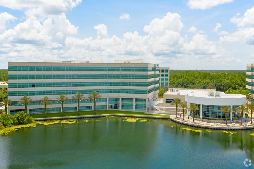 18206 Crane Nest Dr, Tampa, FL for sale - Building Photo - Image 2 of 4