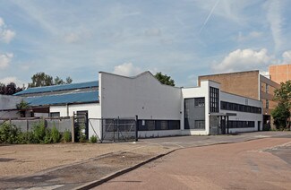 Plus de détails pour 10 Wellcroft Rd, Slough - Industriel à louer