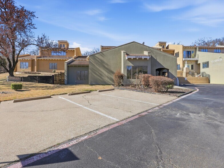 1006 N Bowen Rd, Arlington, TX à louer - Photo du bâtiment - Image 1 de 23
