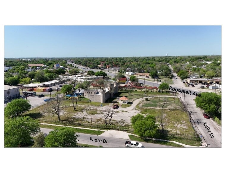 250 Kelly Dr, San Antonio, TX à vendre - Photo du bâtiment - Image 2 de 5